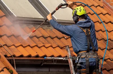 Démoussage et hydrofuge de toiture à Glatens